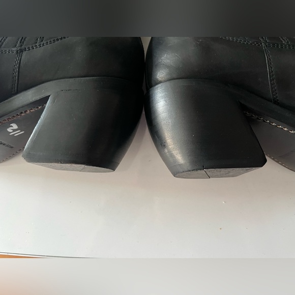 Gorgeous FREE LANCE Paris Chelsea boots size 8 - retail $1299 as new - Picture 16 of 16